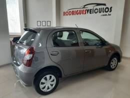 TOYOTA - ETIOS - 2018/2019 - Cinza - R$ 64.900,00
