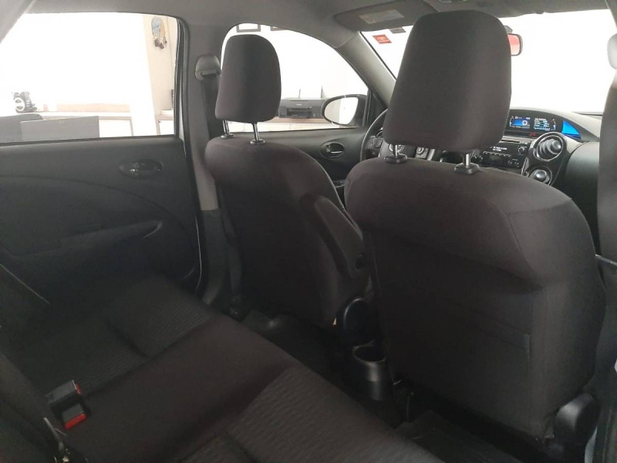 TOYOTA - ETIOS - 2016/2017 - Branca - R$ 59.900,00