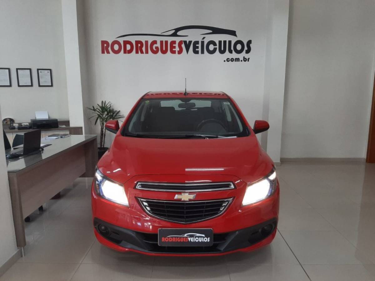 CHEVROLET - ONIX - 2015/2016 - Vermelha - R$ 51.900,00