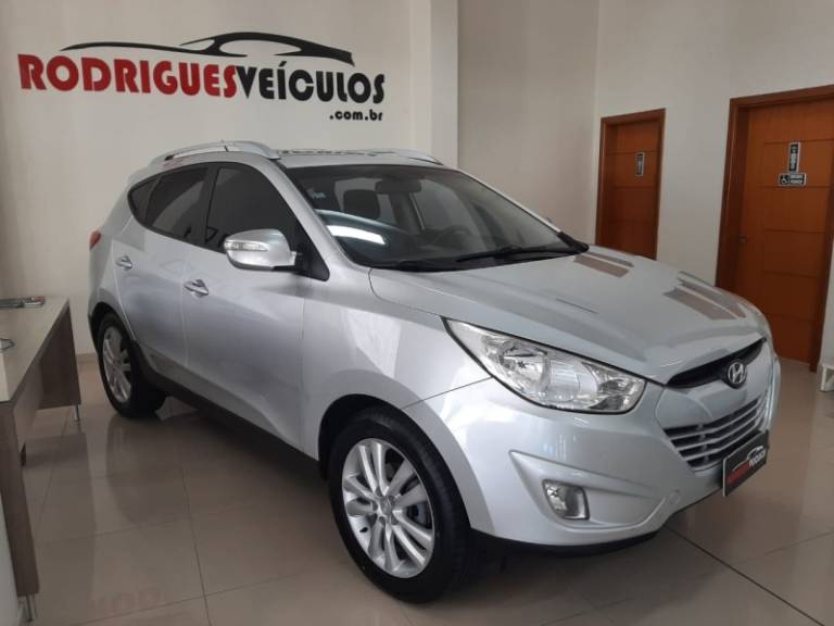 HYUNDAI - IX35 - 2010/2011 - Prata - R$ 59.900,00