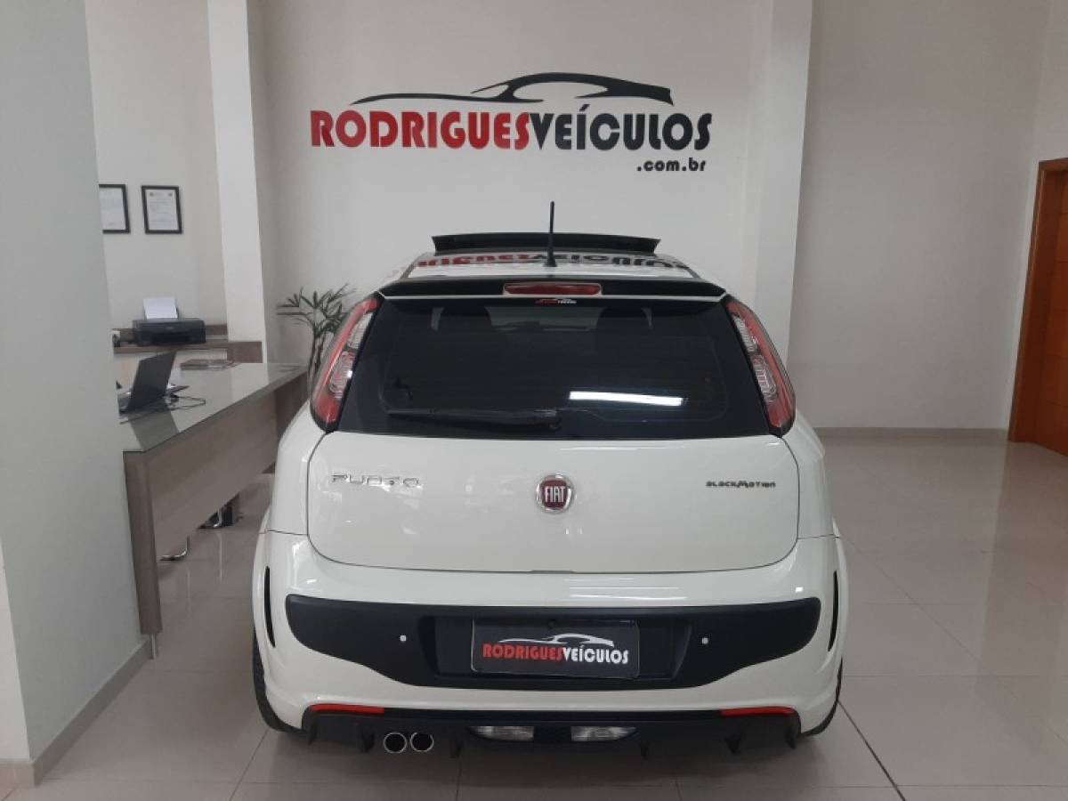 FIAT - PUNTO - 2014/2015 - Branca - R$ 57.900,00
