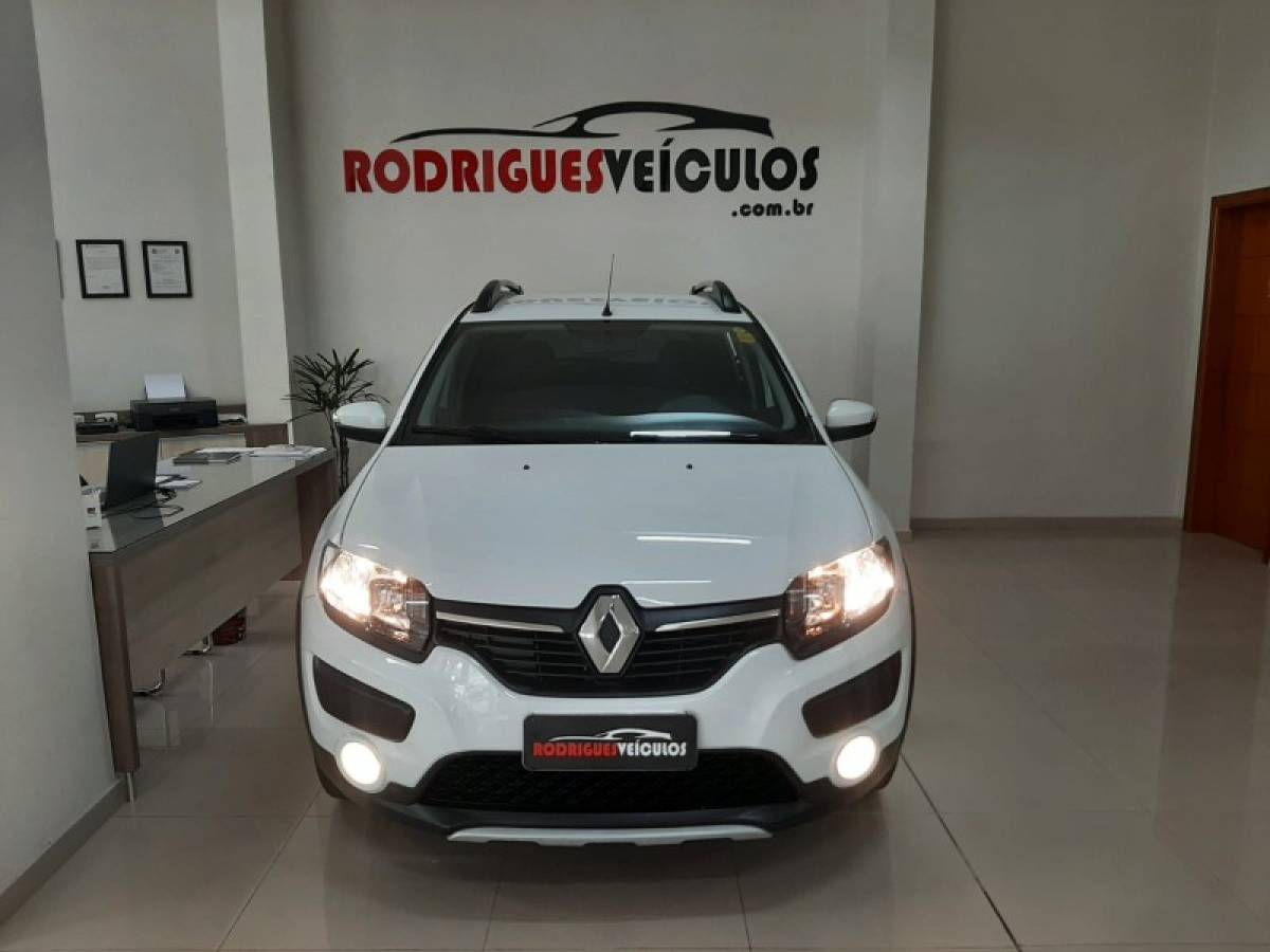 RENAULT - SANDERO - 2018/2019 - Branca - R$ 59.900,00