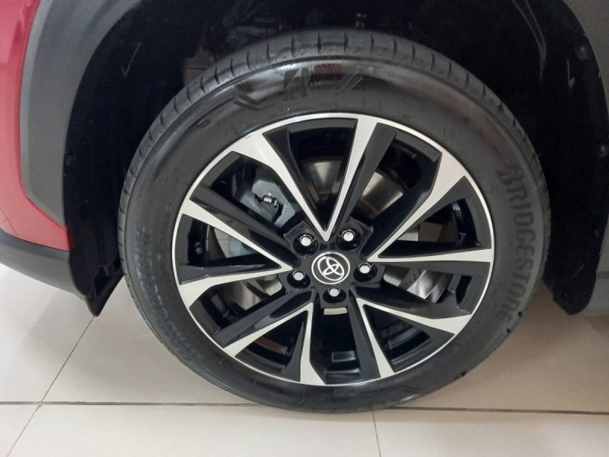 TOYOTA - COROLLA - 2023/2024 - Vermelha - R$ 169.900,00