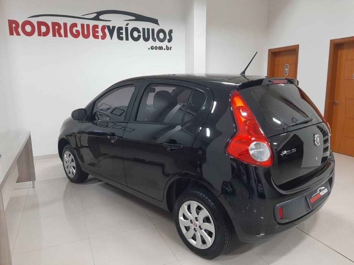 FIAT - PALIO - 2012/2013 - Preta - R$ 36.900,00