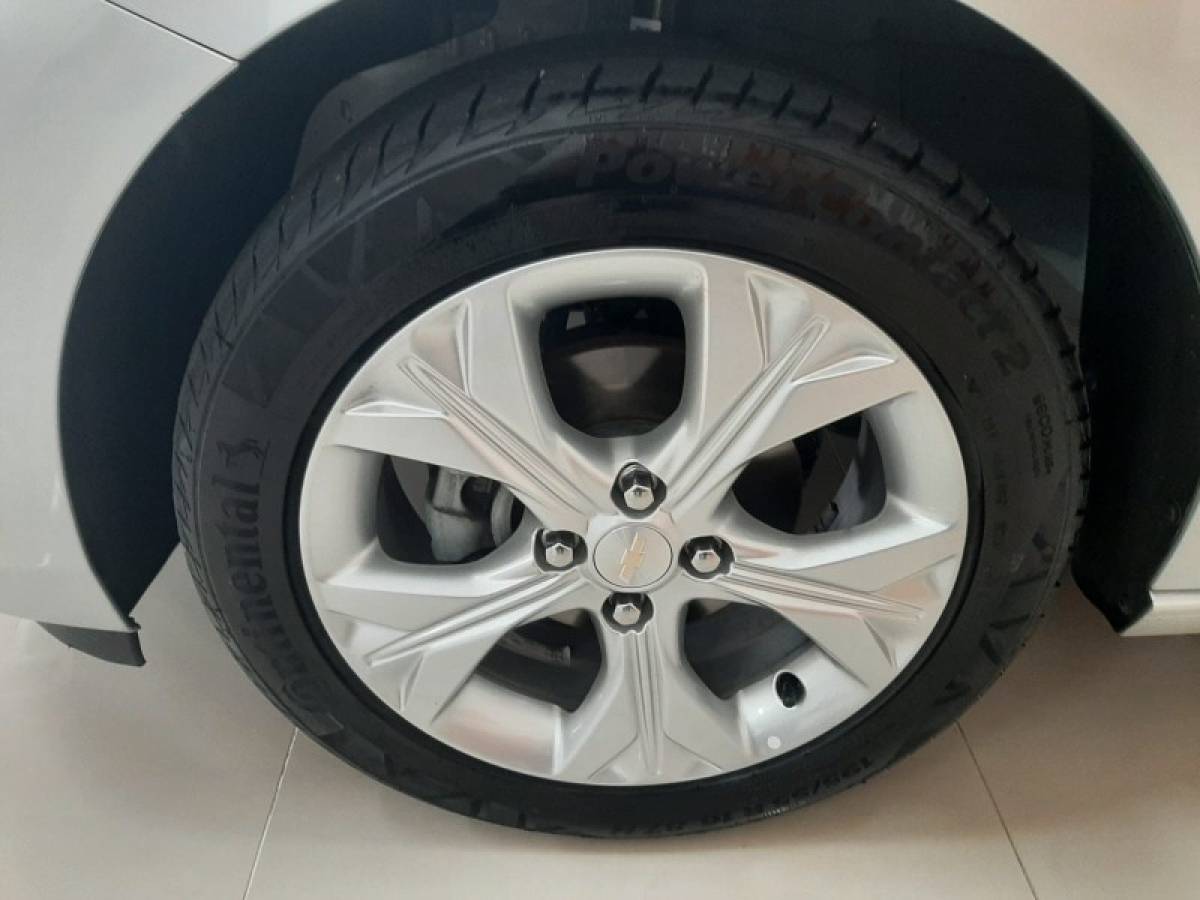 CHEVROLET - ONIX - 2023/2023 - Prata - R$ 82.900,00