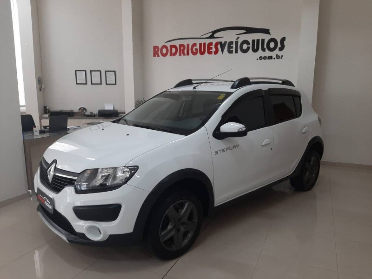 RENAULT - SANDERO - 2018/2019 - Branca - R$ 59.900,00