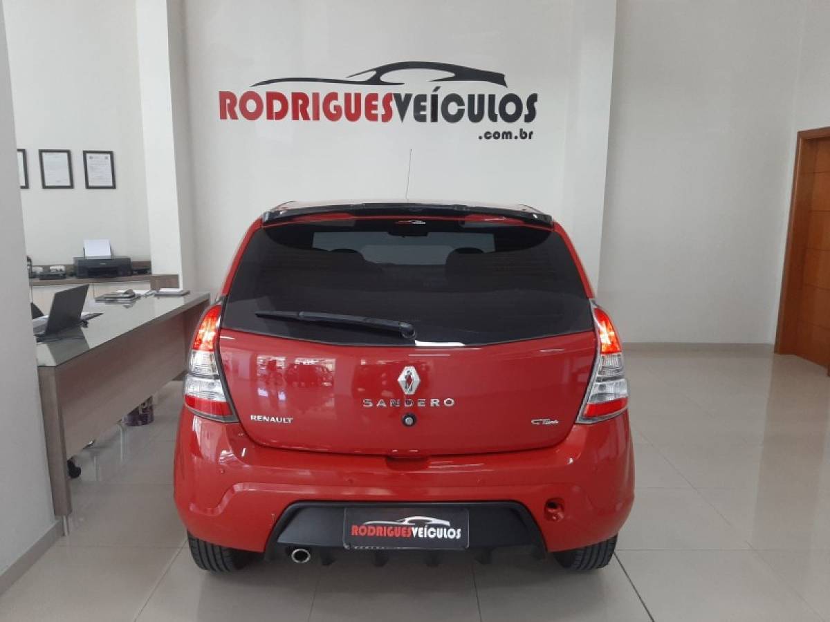 RENAULT - SANDERO - 2012/2013 - Vermelha - R$ 37.900,00