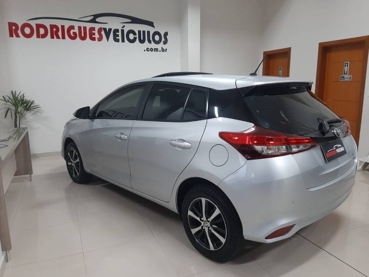 TOYOTA - YARIS - 2020/2021 - Preta - R$ 92.900,00