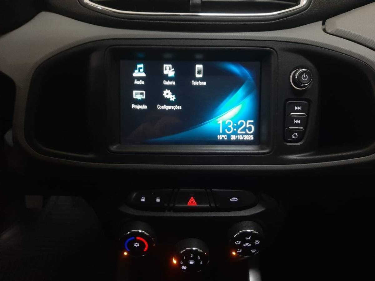 CHEVROLET - ONIX - 2018/2019 - Branca - R$ 62.900,00