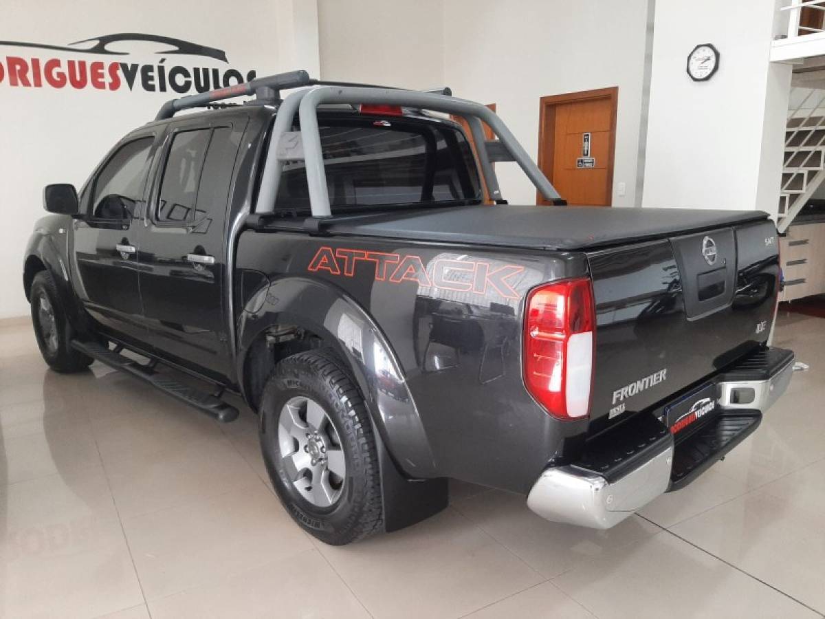 NISSAN - FRONTIER - 2012/2013 - Preta - R$ 104.900,00