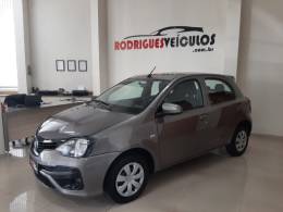 TOYOTA - ETIOS - 2018/2019 - Cinza - R$ 64.900,00