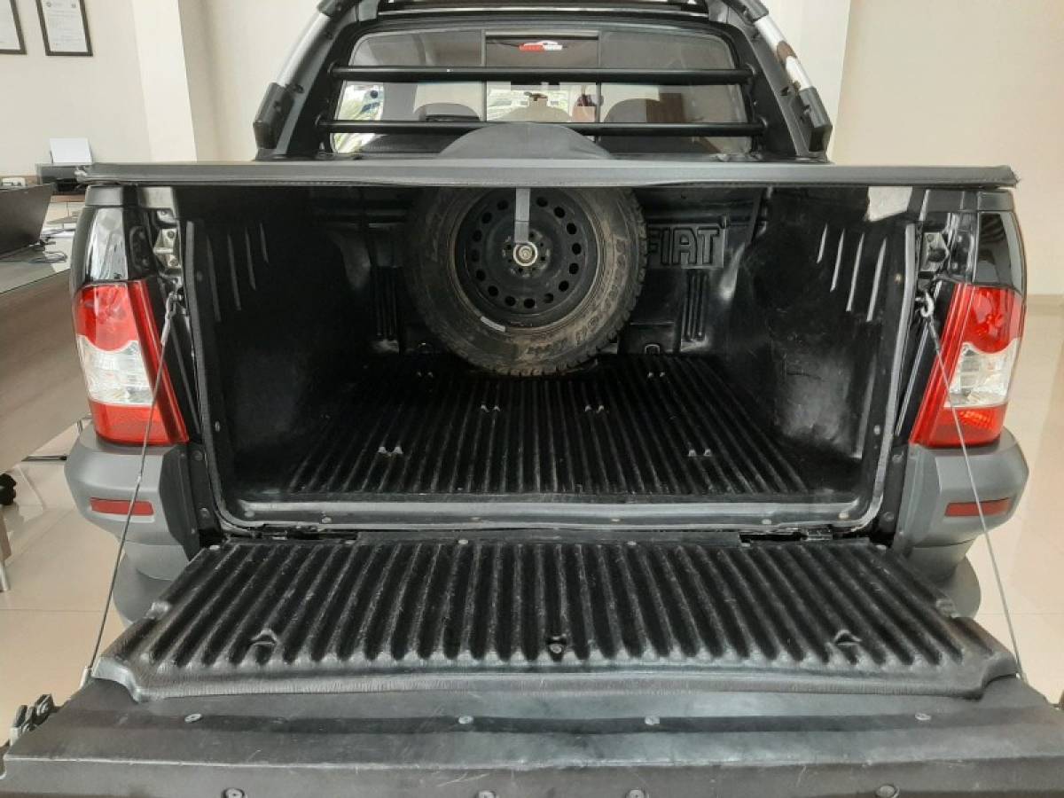 FIAT - STRADA - 2011/2012 - Preta - R$ 53.800,00