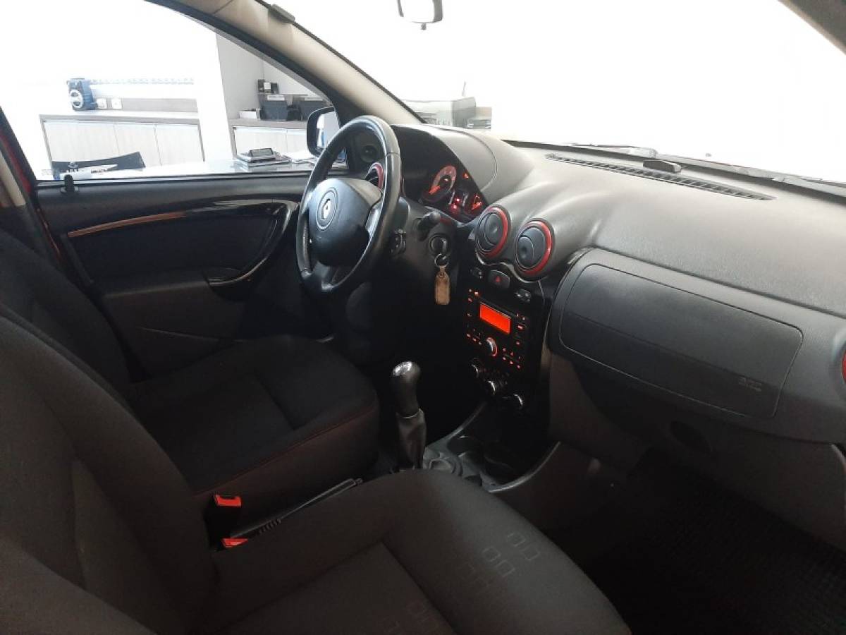 RENAULT - SANDERO - 2012/2013 - Vermelha - R$ 37.900,00