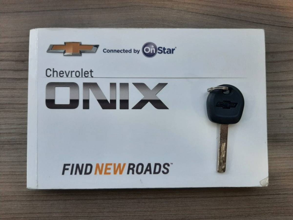 CHEVROLET - ONIX - 2019/2019 - Prata - R$ 68.900,00