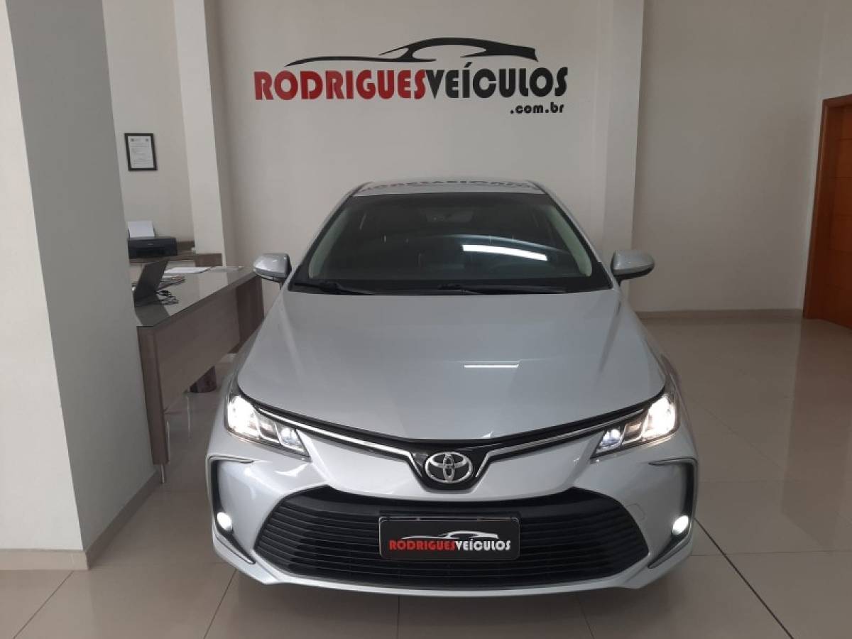 TOYOTA - COROLLA - 2020/2021 - Prata - R$ 119.990,00