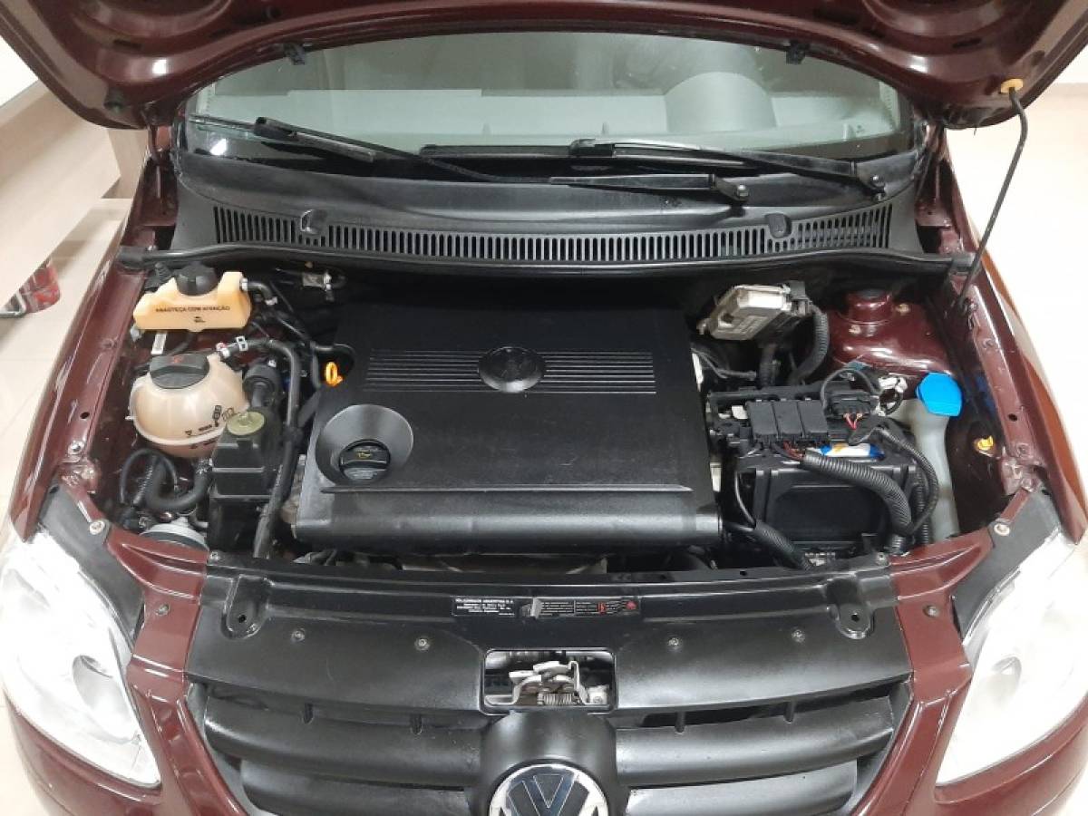 VOLKSWAGEN - SPACEFOX - 2007/2008 - Vermelha - R$ 31.900,00
