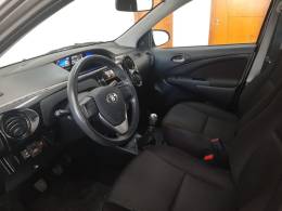 TOYOTA - ETIOS - 2018/2019 - Cinza - R$ 64.900,00