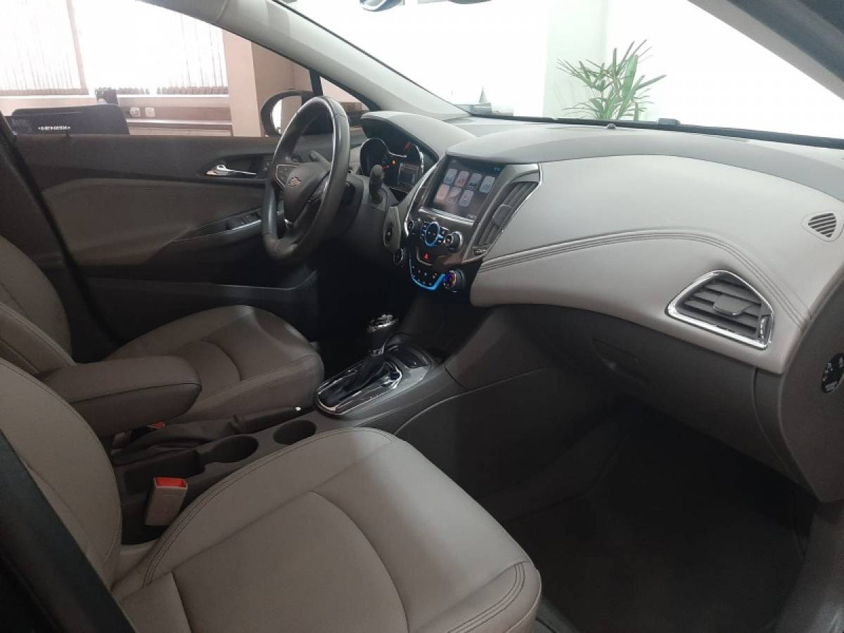 CHEVROLET - CRUZE - 2016/2017 - Preta - R$ 87.900,00