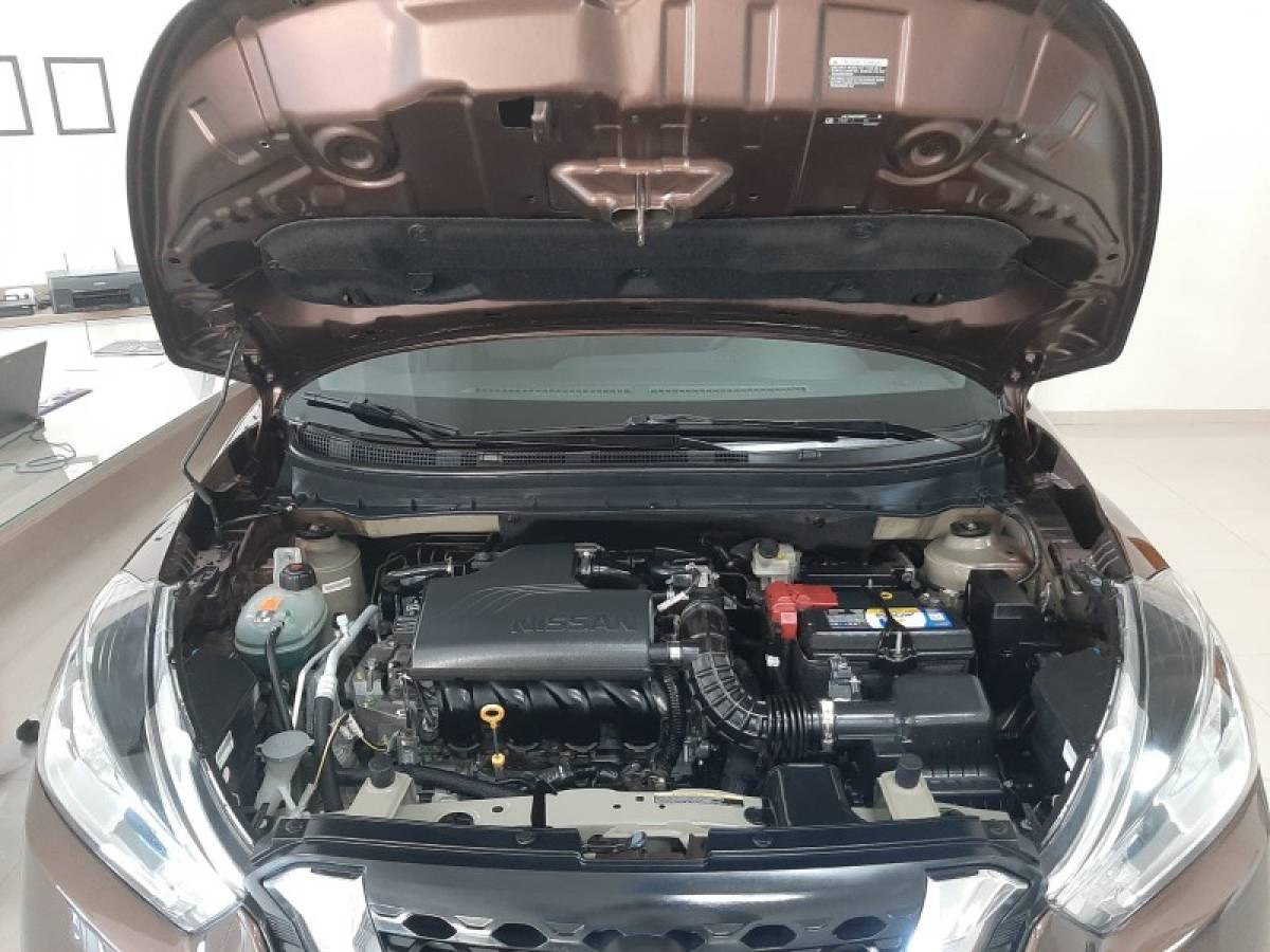 NISSAN - KICKS - 2017/2018 - Marrom - R$ 79.900,00