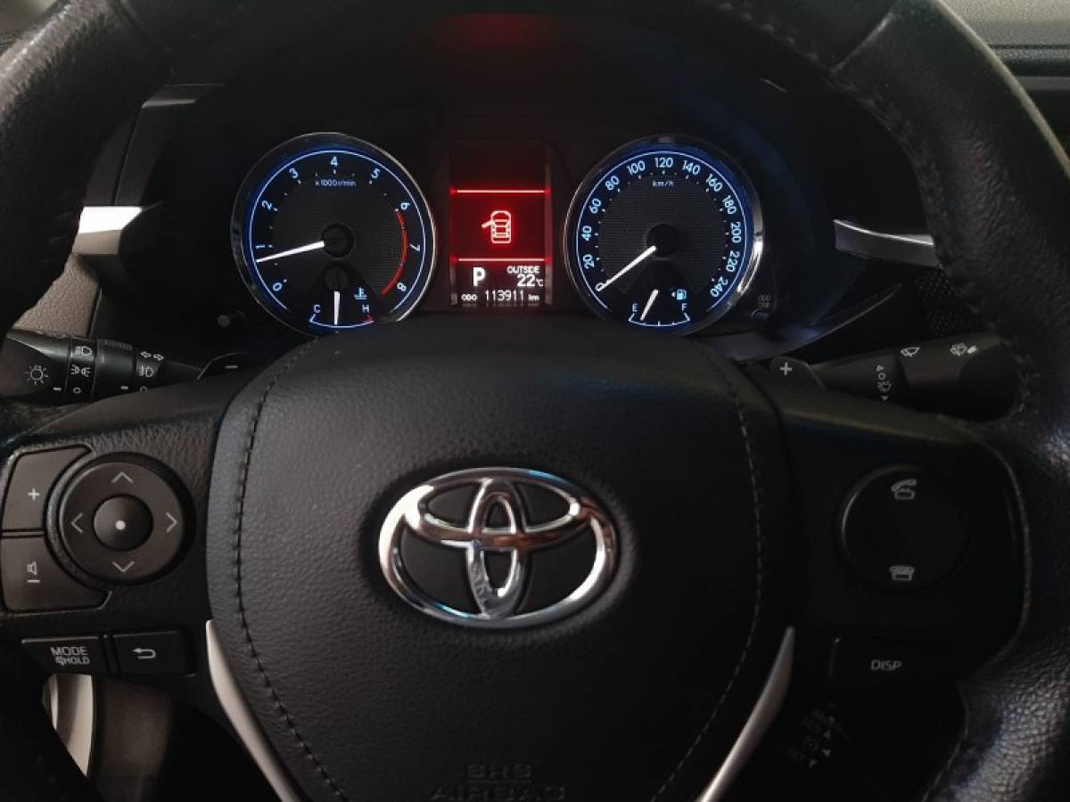 TOYOTA - COROLLA - 2014/2015 - Prata - R$ 87.900,00