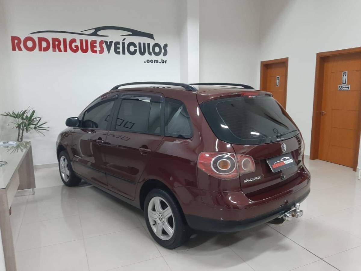 VOLKSWAGEN - SPACEFOX - 2007/2008 - Vermelha - R$ 31.900,00