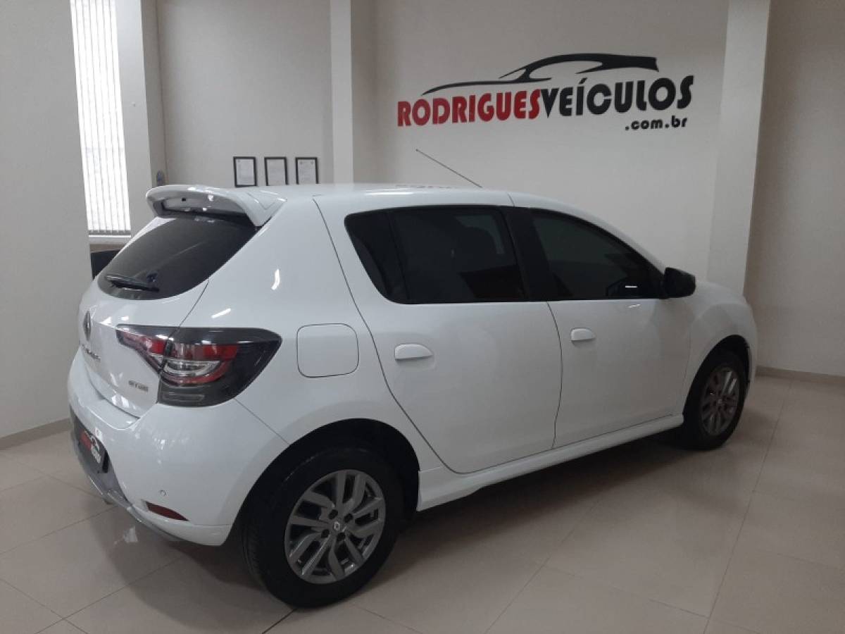 RENAULT - SANDERO - 2020/2021 - Branca - R$ 62.900,00
