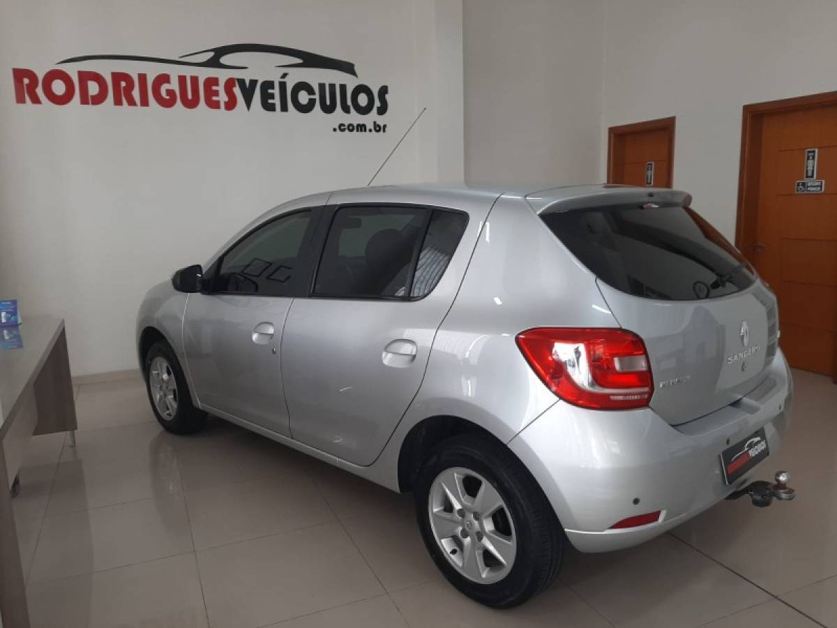 RENAULT - SANDERO - 2014/2015 - Prata - R$ 44.900,00
