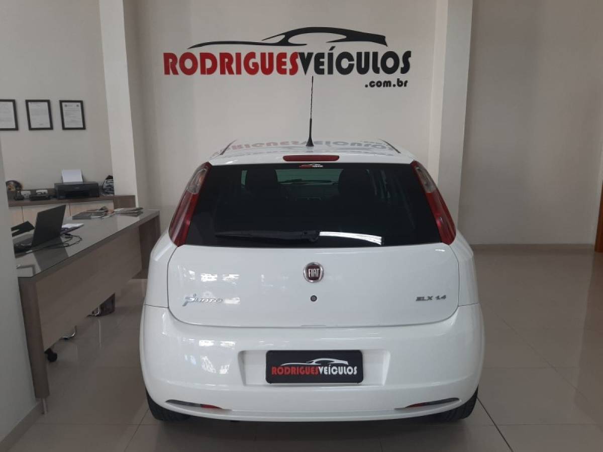 FIAT - PUNTO - 2008/2009 - Branca - R$ 32.900,00