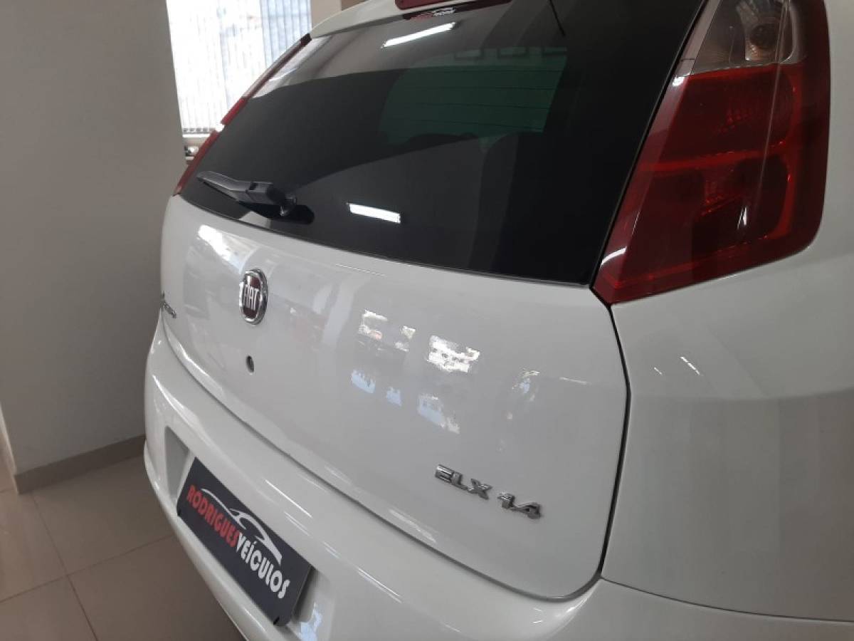FIAT - PUNTO - 2008/2009 - Branca - R$ 32.900,00