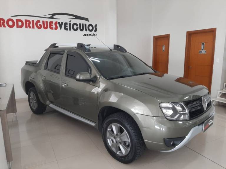 RENAULT - OROCH - 2016/2017 - Verde - R$ 71.800,00