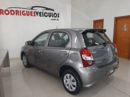 TOYOTA - ETIOS - 2018/2019 - Cinza - R$ 64.900,00
