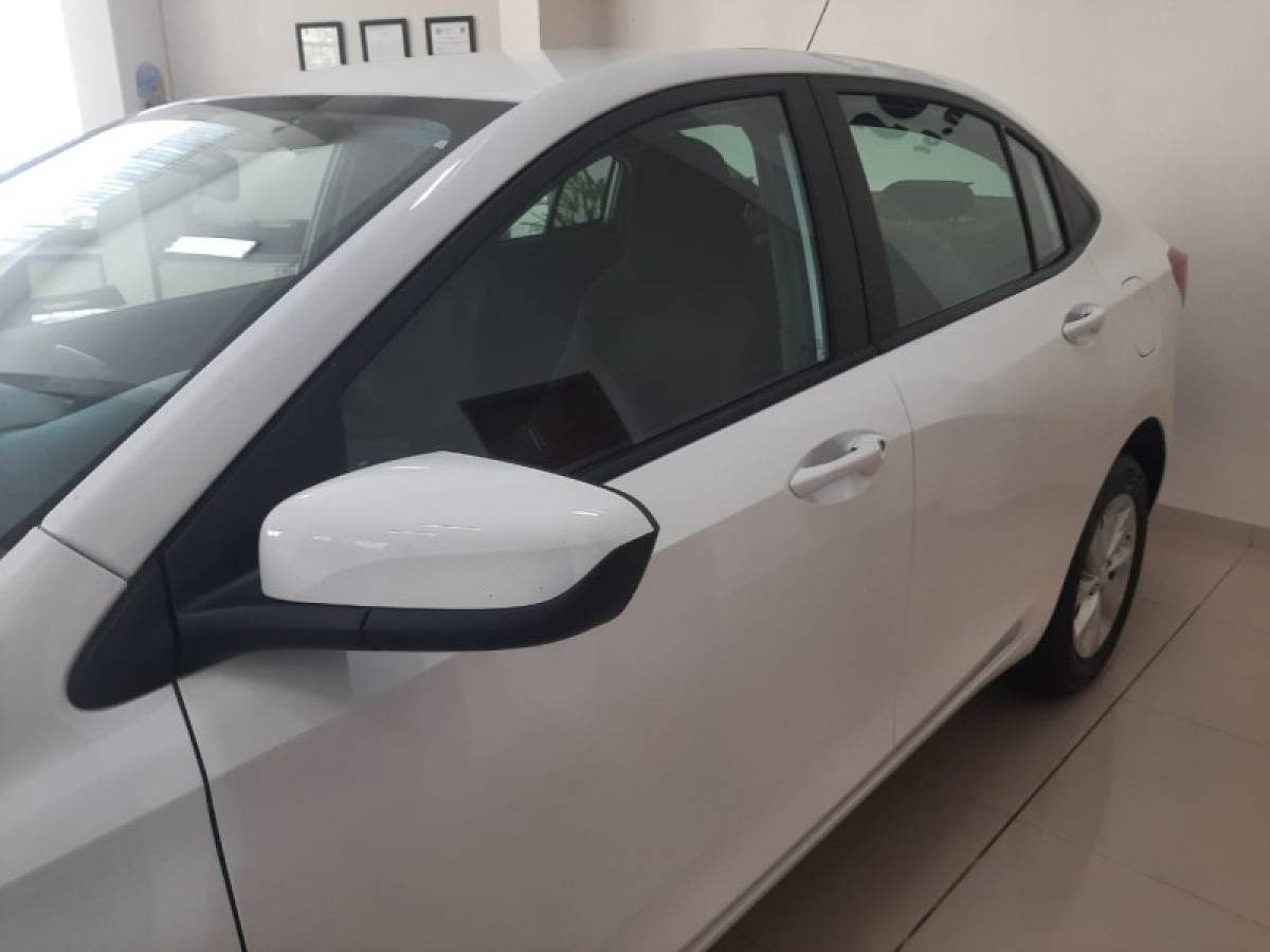 CHEVROLET - ONIX - 2022/2023 - Branca - R$ 88.900,00