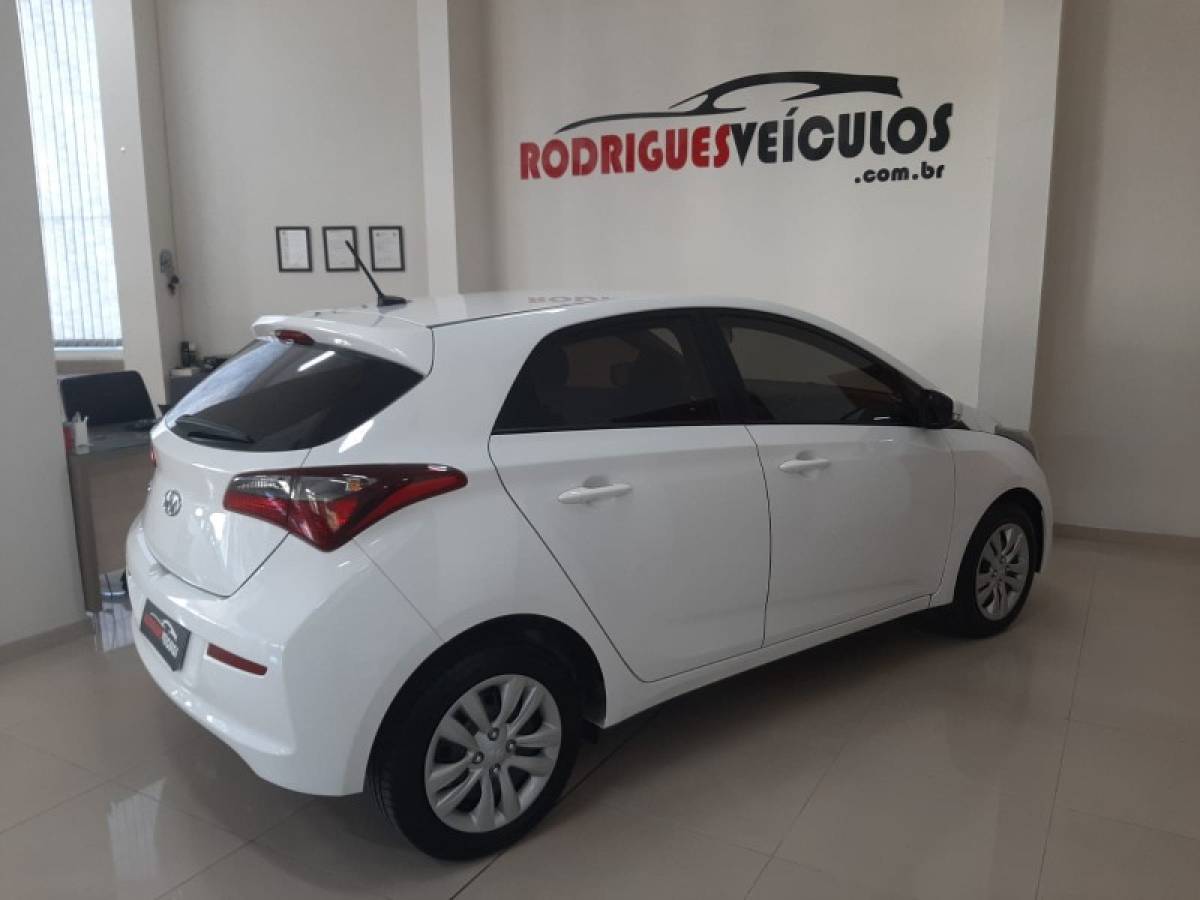 HYUNDAI - HB20 - 2018/2019 - Branca - R$ 55.900,00
