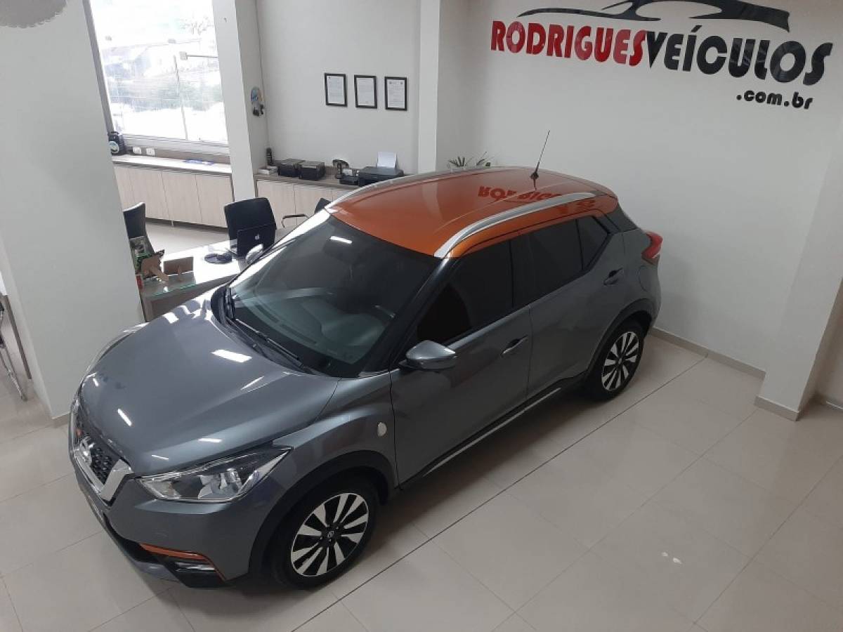 NISSAN - KICKS - 2016/2017 - Cinza - R$ 84.900,00