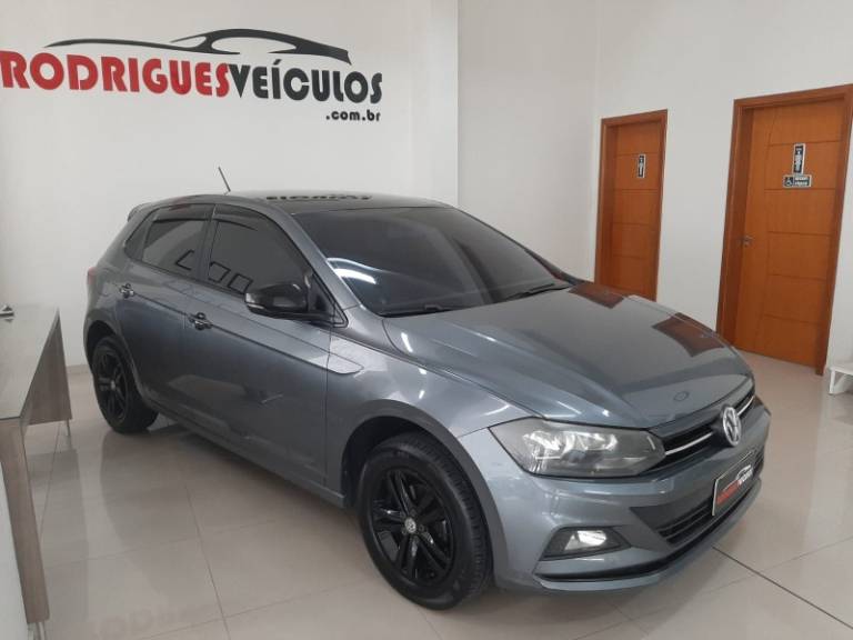 VOLKSWAGEN - POLO - 2019/2020 - Cinza - R$ 59.990,00