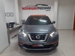 NISSAN - KICKS - 2016/2017 - Cinza - R$ 82.900,00