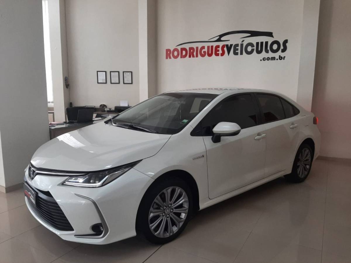 TOYOTA - COROLLA - 2020/2021 - Branca - R$ 139.900,00