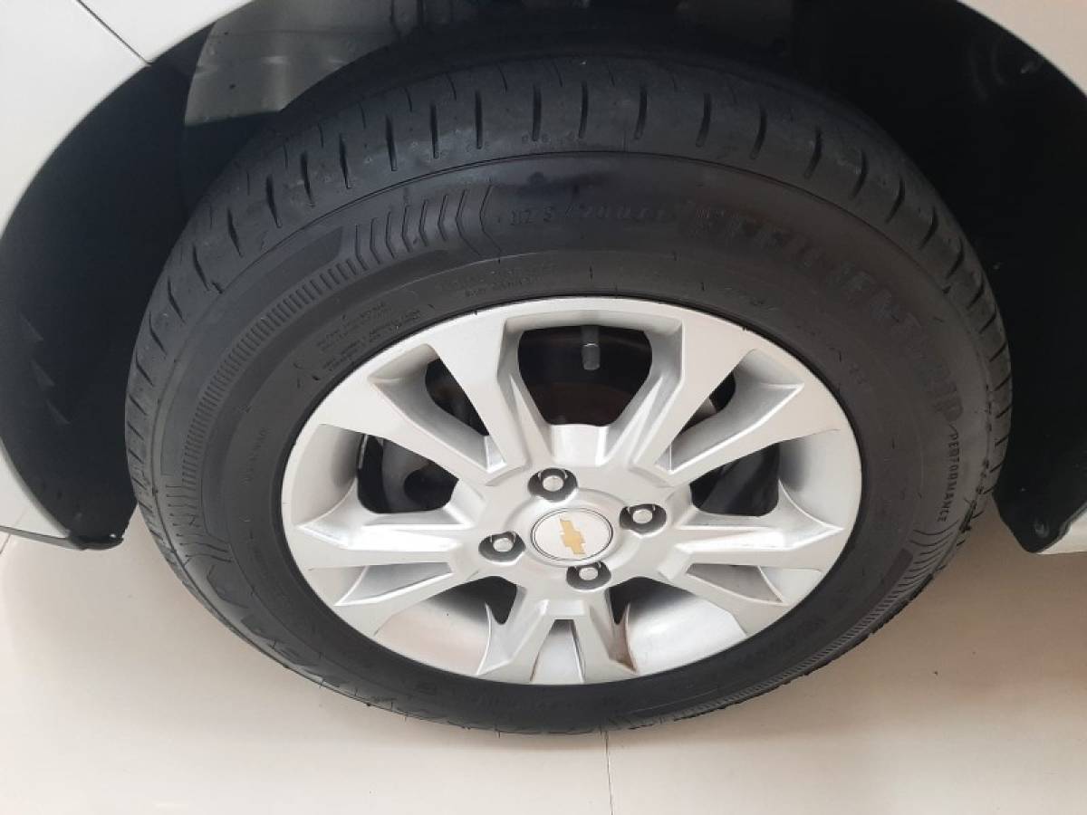 CHEVROLET - PRISMA - 2015/2015 - Prata - R$ 47.900,00