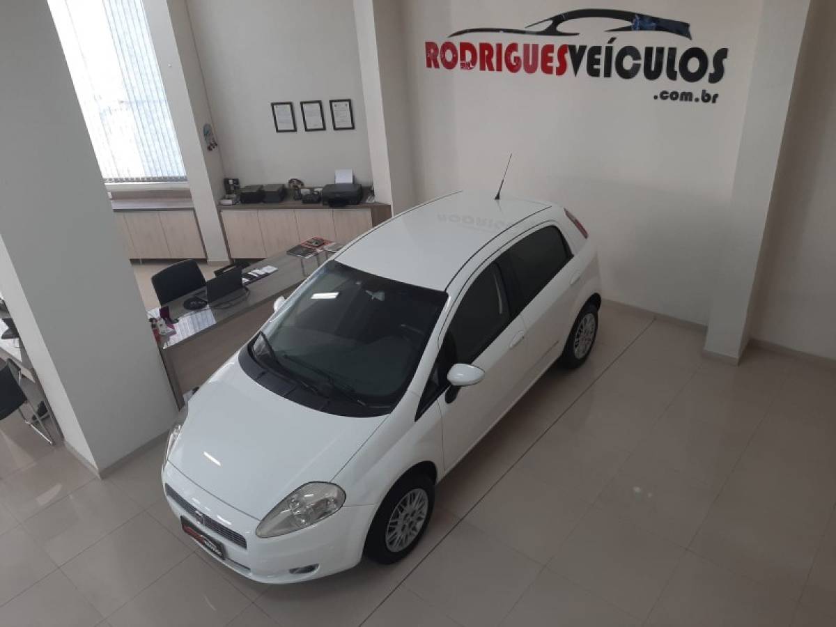 FIAT - PUNTO - 2008/2009 - Branca - R$ 32.900,00