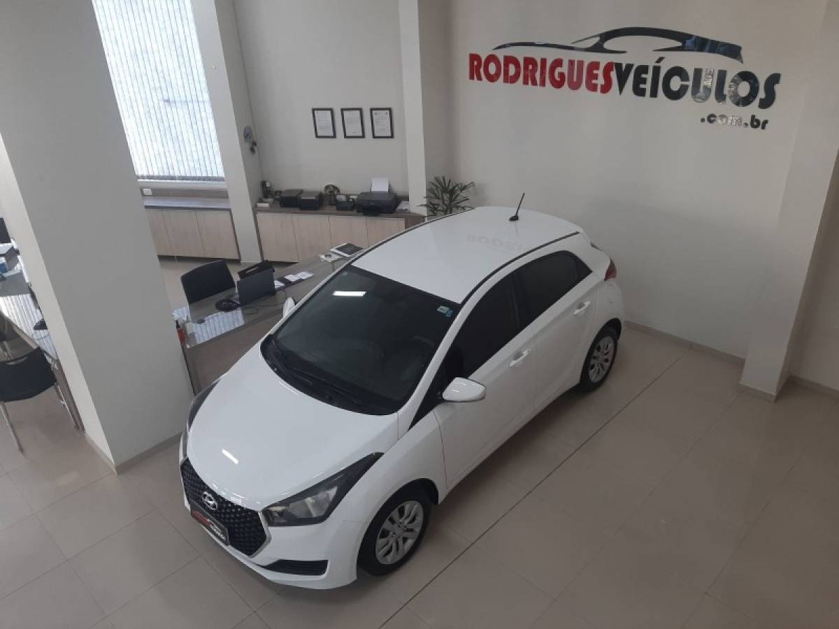 HYUNDAI - HB20 - 2018/2019 - Branca - R$ 55.900,00
