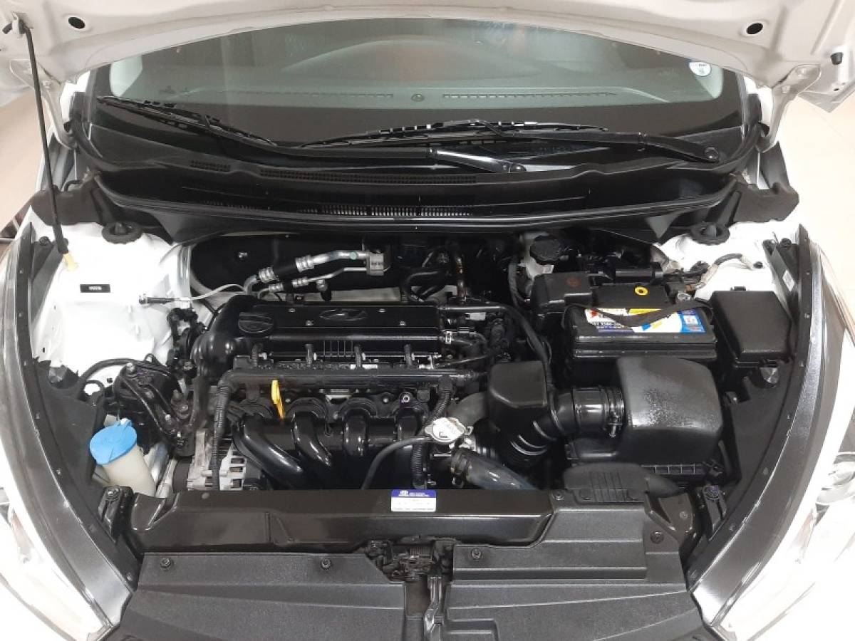 HYUNDAI - HB20X - 2016/2017 - Branca - R$ 69.900,00
