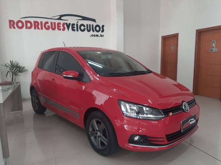 VOLKSWAGEN - FOX - 2014/2015 - Vermelha - R$ 49.900,00