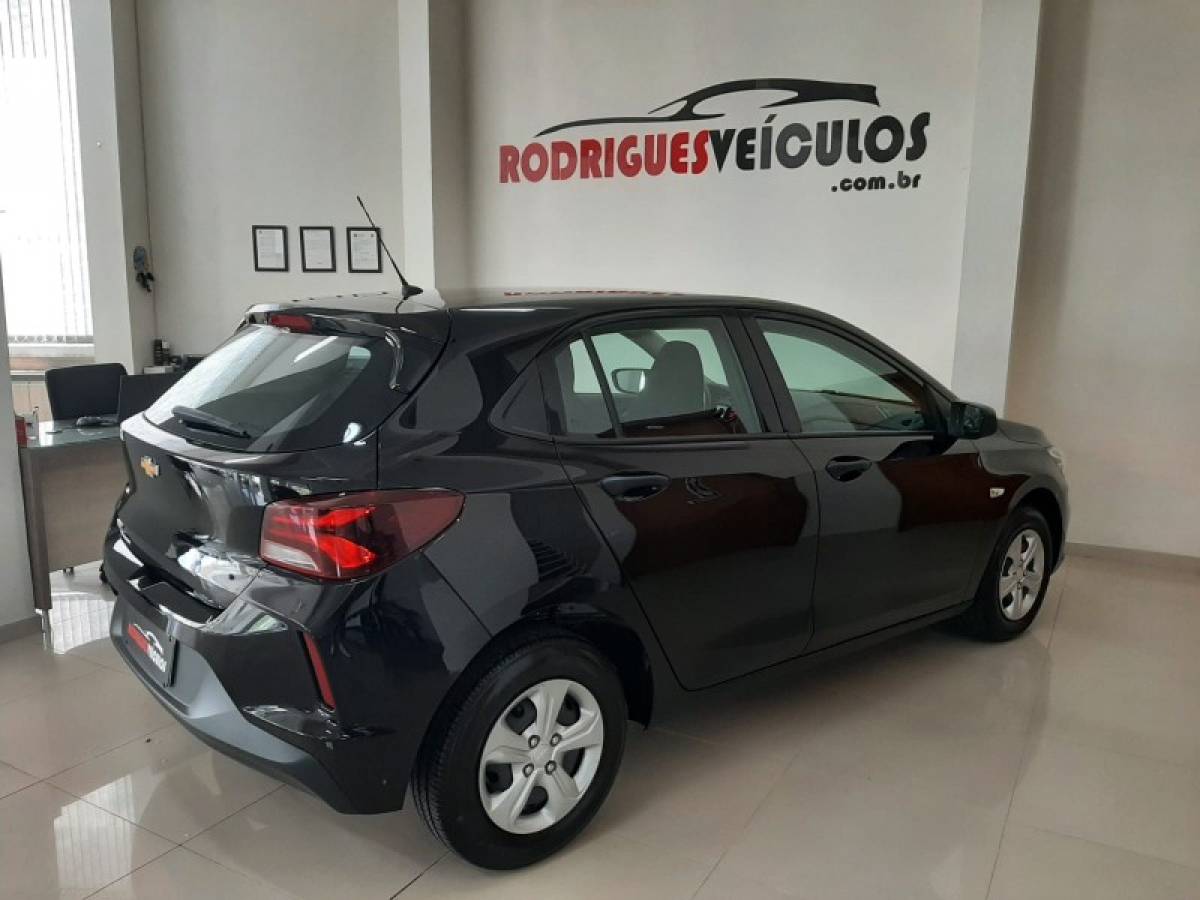 CHEVROLET - ONIX - 2021/2022 - Preta - R$ 68.900,00