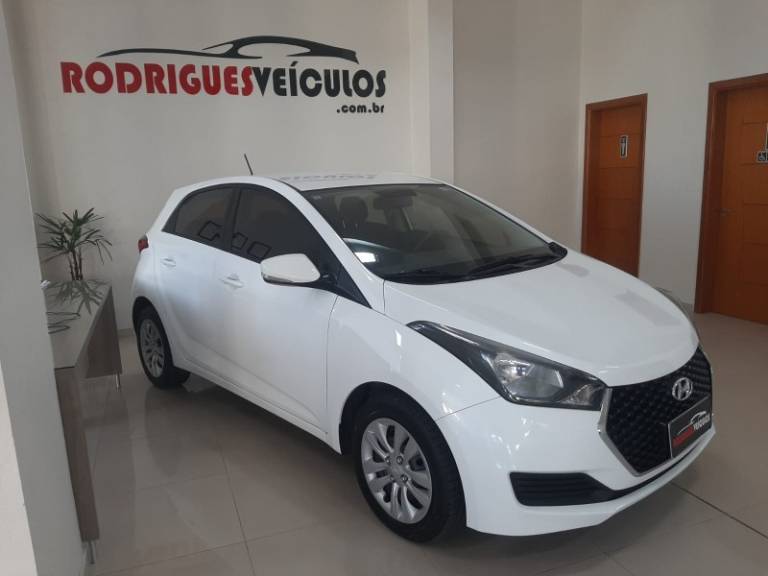 HYUNDAI - HB20 - 2018/2019 - Branca - R$ 54.900,00