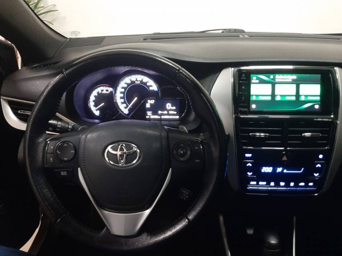 TOYOTA - YARIS - 2020/2021 - Preta - R$ 92.900,00