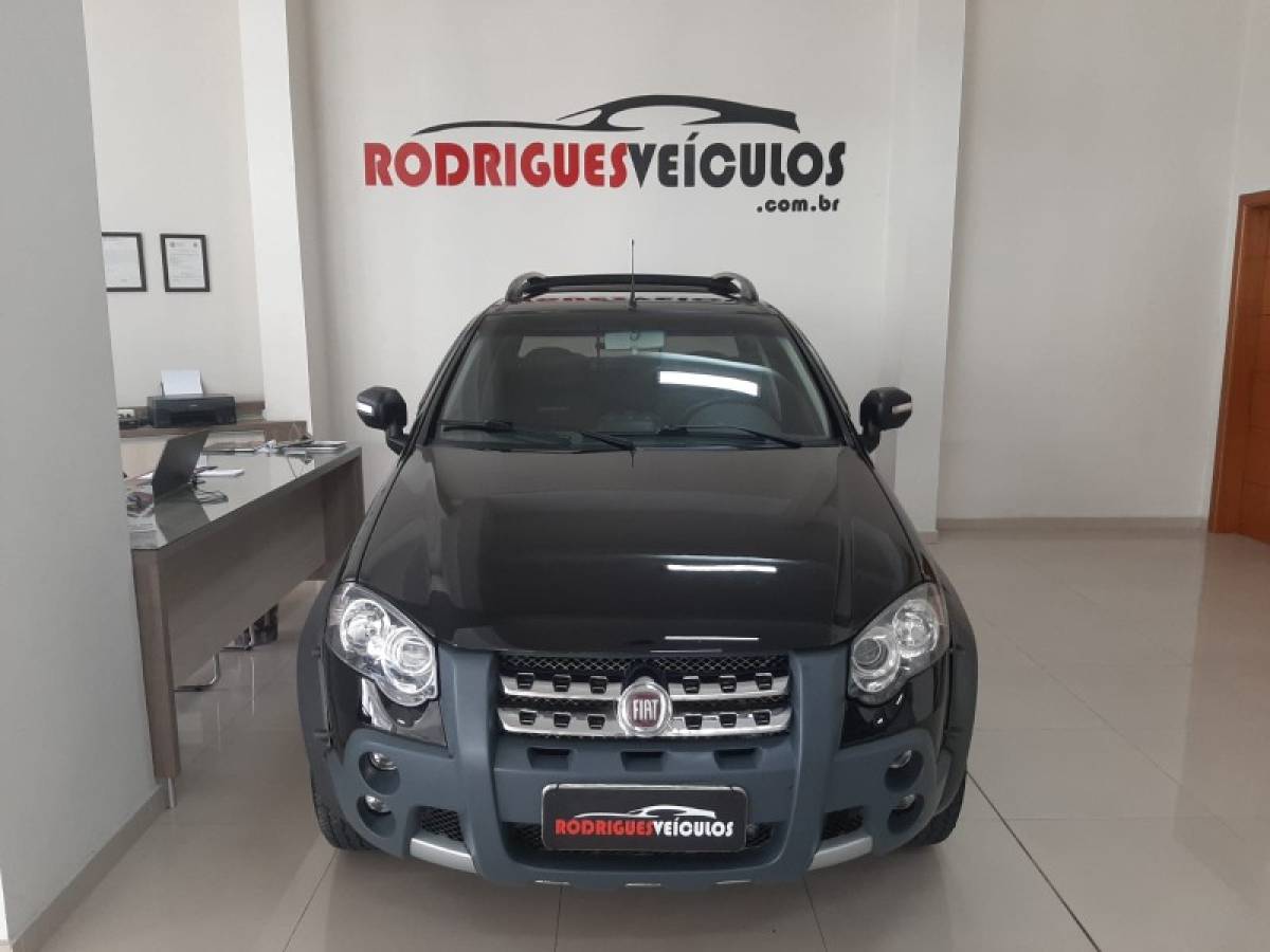 FIAT - STRADA - 2011/2012 - Preta - R$ 53.800,00
