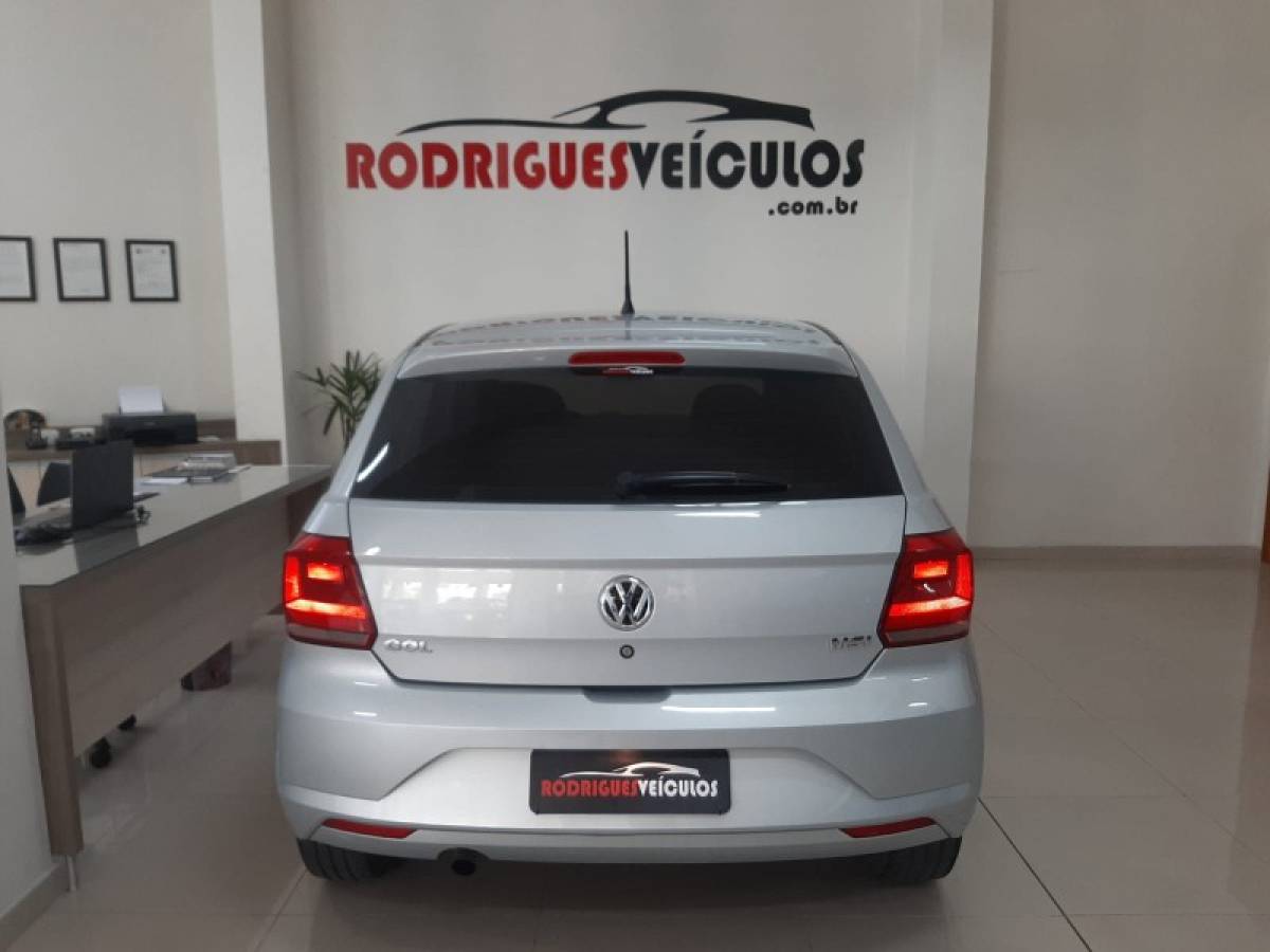 VOLKSWAGEN - GOL - 2017/2017 - Prata - R$ 47.900,00