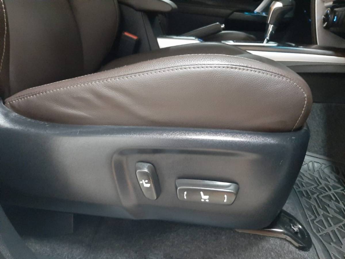 TOYOTA - HILUX SW4 - 2018/2018 - Prata - R$ 229.900,00