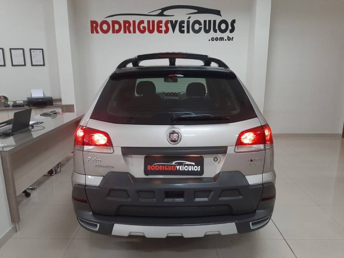 FIAT - PALIO - 2010/2011 - Bege - R$ 39.900,00