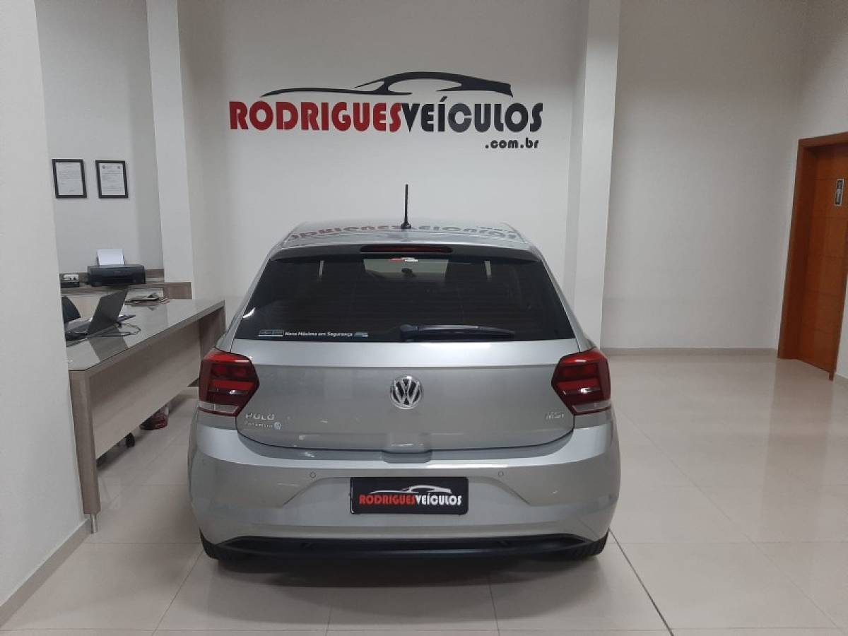 VOLKSWAGEN - POLO - 2018/2019 - Prata - R$ 67.900,00